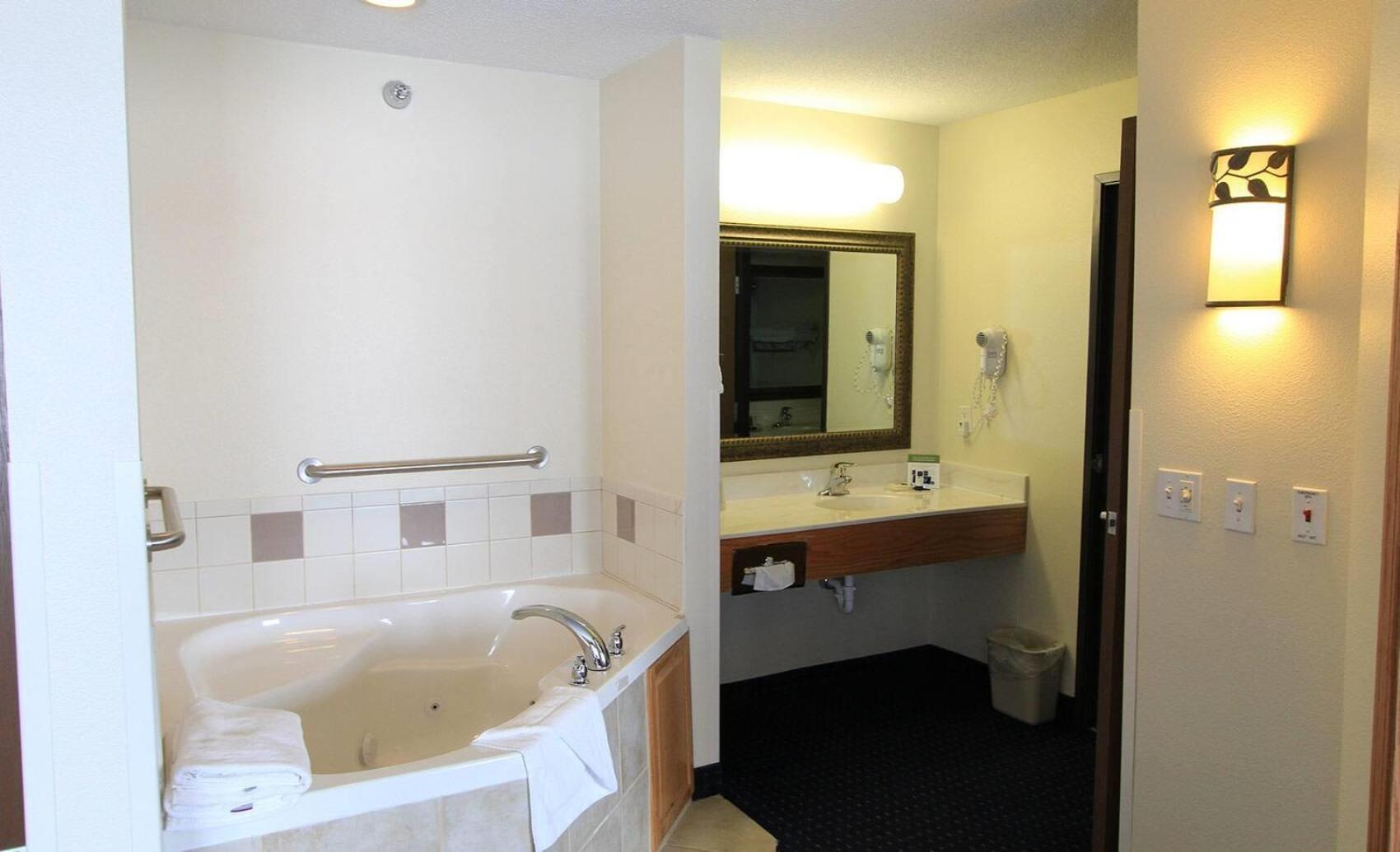 Americinn By Wyndham Cedar Rapids Airport Kültér fotó